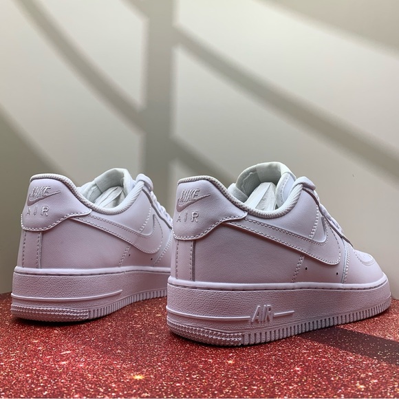 Extraordinary Charm Man’s size 8.5 White AF 1-Force 1 Low 07 - Picture 3 of 6